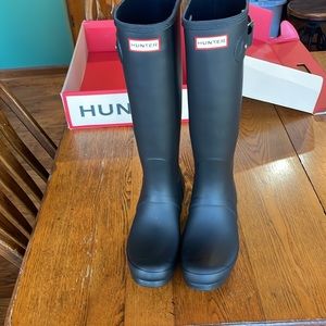 Black Hunter boots size 10 women’s